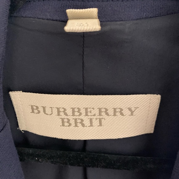 Burberry blazer fitted navy jacket. Size 2. - Picture 2 of 9